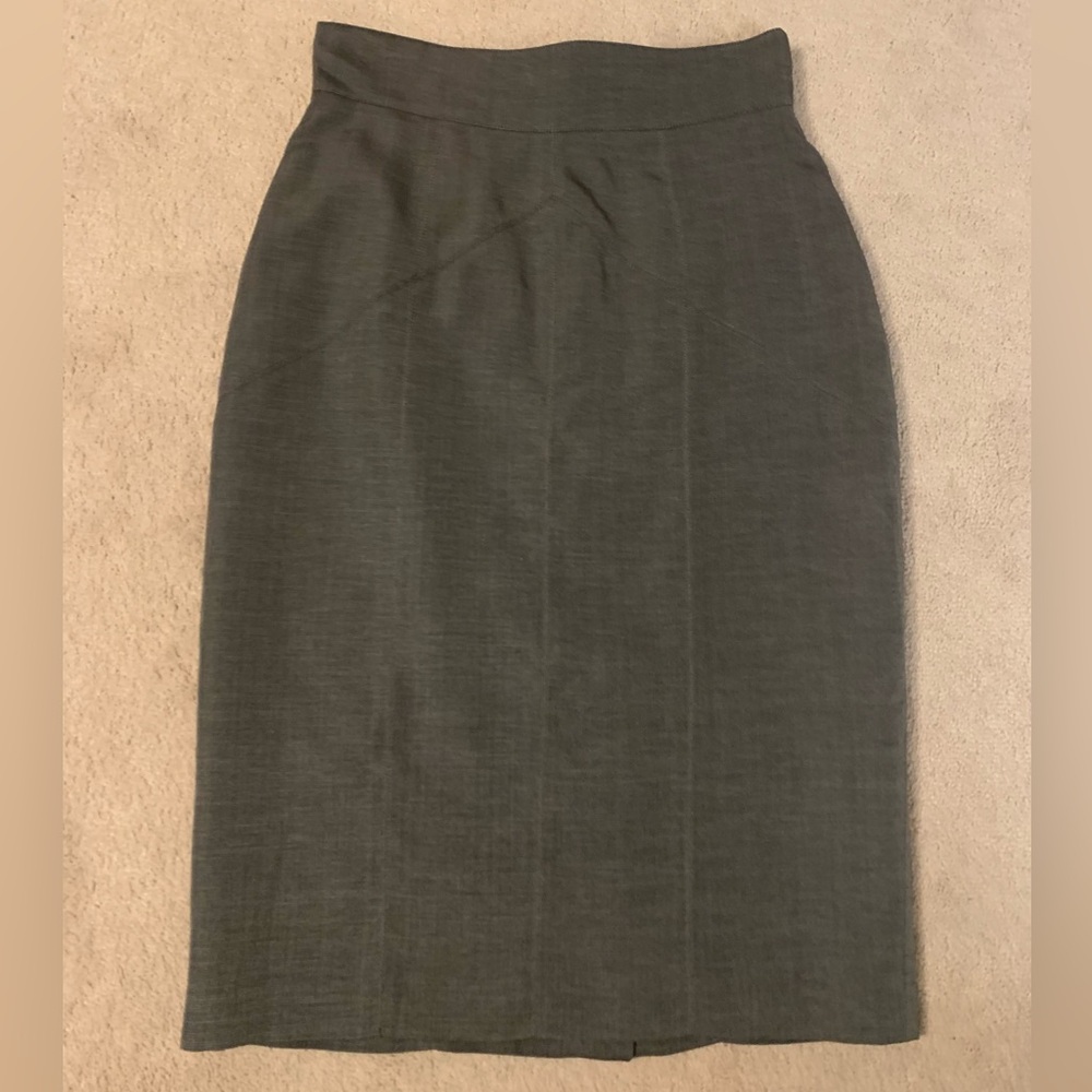 Elegant Burberry Pencil Skirt, size 42